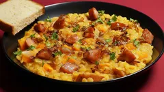 Čočková polévka s uzeninou a zeleninou: výživný oběd pro gurmány i duši podle receptu šéfkuchaře