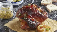 Tajemství šťavnatě pečené vepřové kolena: neuvěřitelný recept lahodnosti z královských stolů